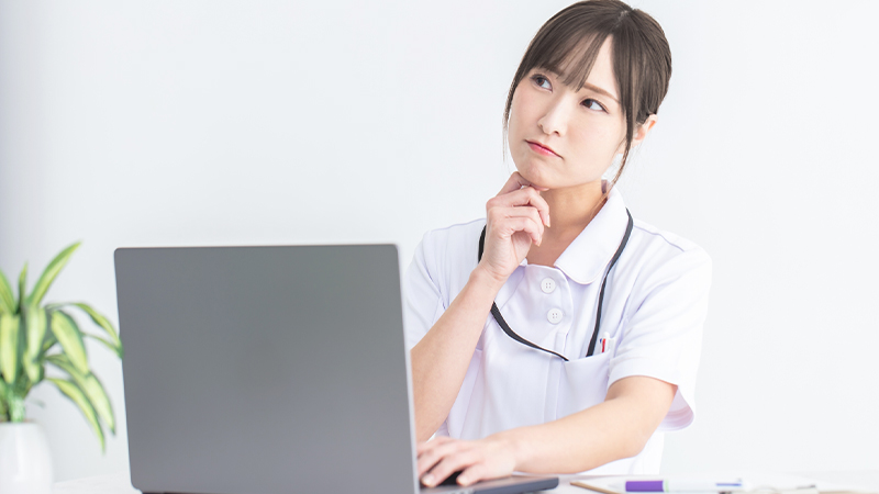 美容クリニックで働く看護師が